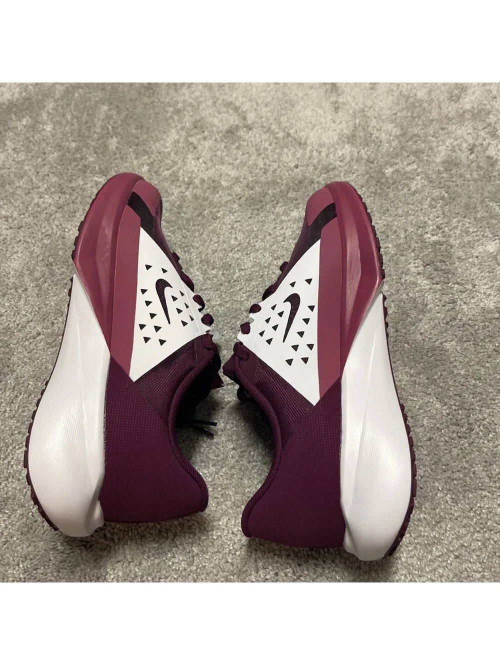 Nike Sneaker Size 5 Youth NEW